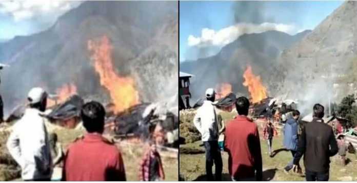 Four house caught fire in Uttarkashi