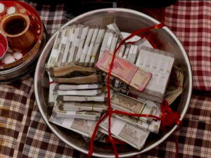 Brothers covered sister's dollar chunri, 41 tola gold and 71 lakhs in cash